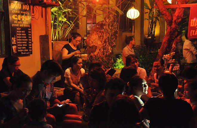 Phố[-]Hội[-]bừng[-]sáng[-]trong[-]mùa[-]lễ[-]Vu[-]Lan